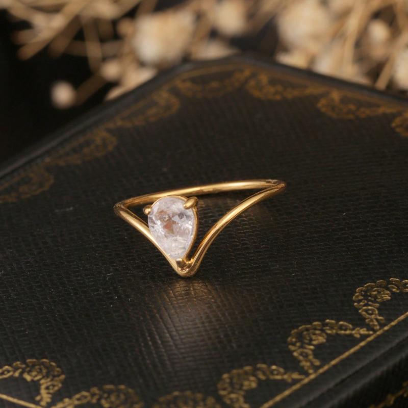 1pc Gold Color V Shape Zirconia Ring, V Letter Cubic Zirconia Ring, Jewelry Gift for Women, Mothers, Wives, Girls Birthday