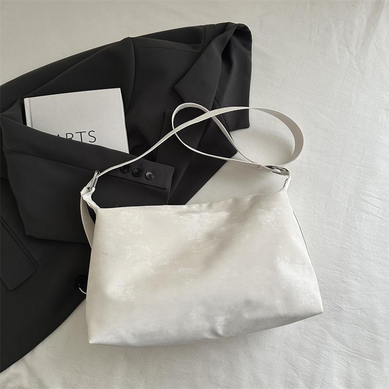 

Сумка большой вместимости женская 2025 новая модная популярная сумка через плечо повседневная универсальная сумка-мессенджер тоут