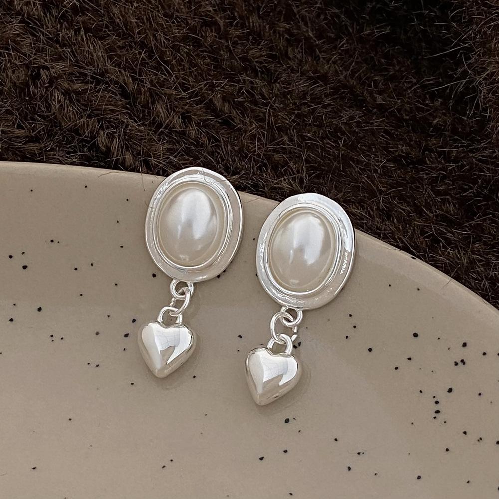 

French Vintage Heart Pendant Earrings - Chic & Elegant Design for Women
