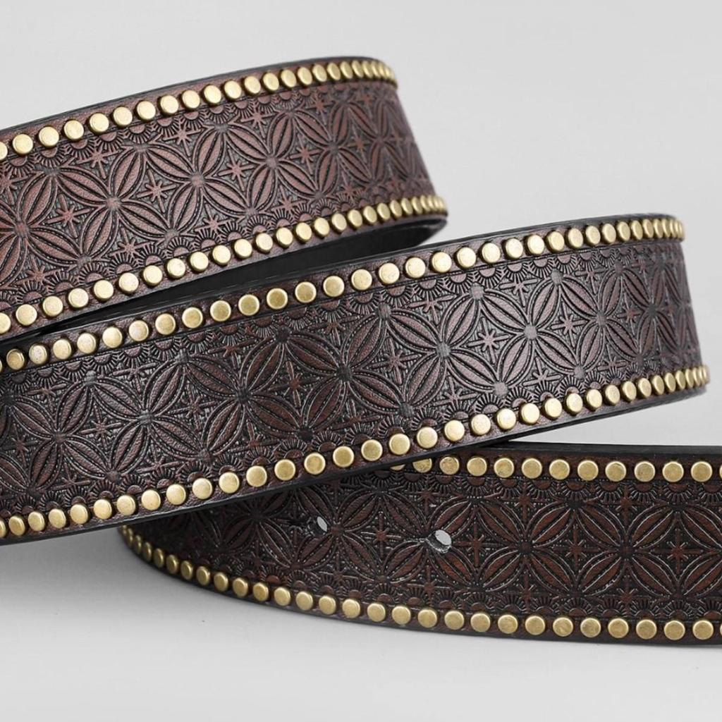 Western Cowboy Leather Belt with Bull Head Buckle, Rivet & Embossed Retro Style for Young Men