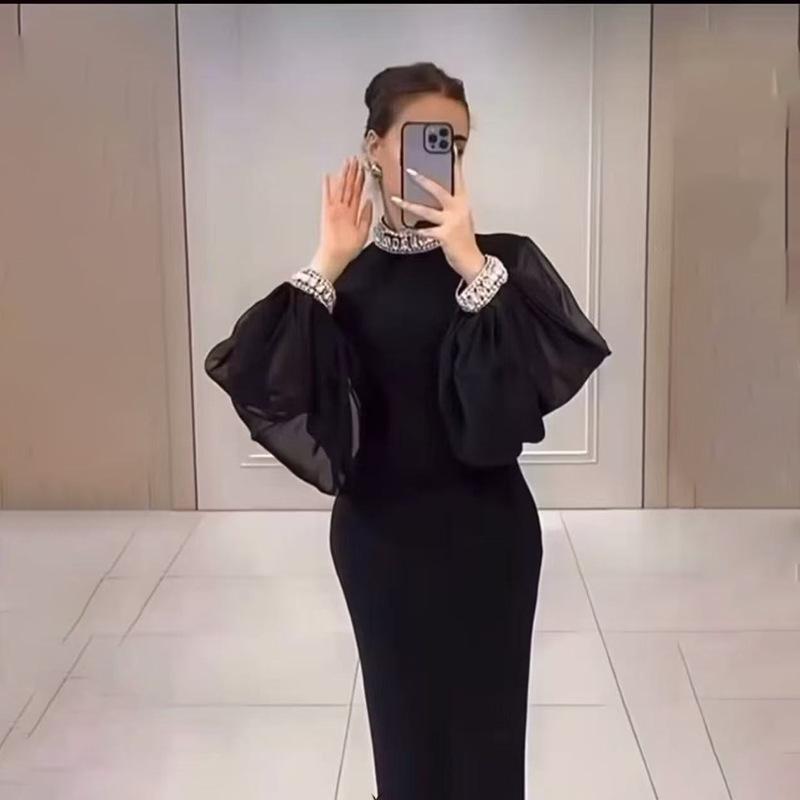Abito da sera slim-fit in rete tempestato di diamanti con colletto alla coreana