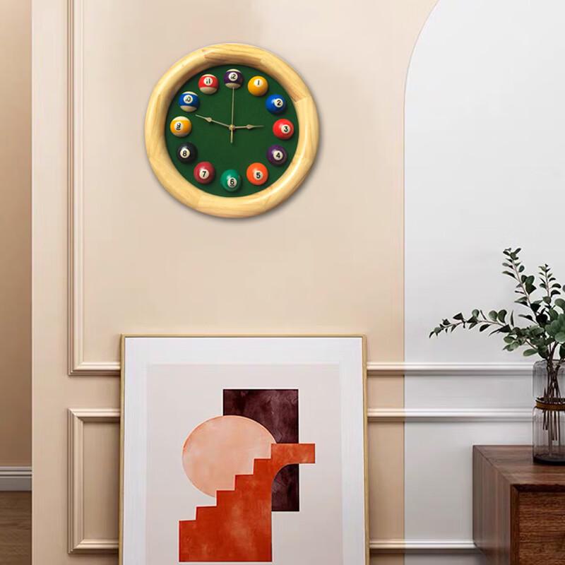 Orologio da Parete Triangolare in Legno Massiccio per Sala Biliardi