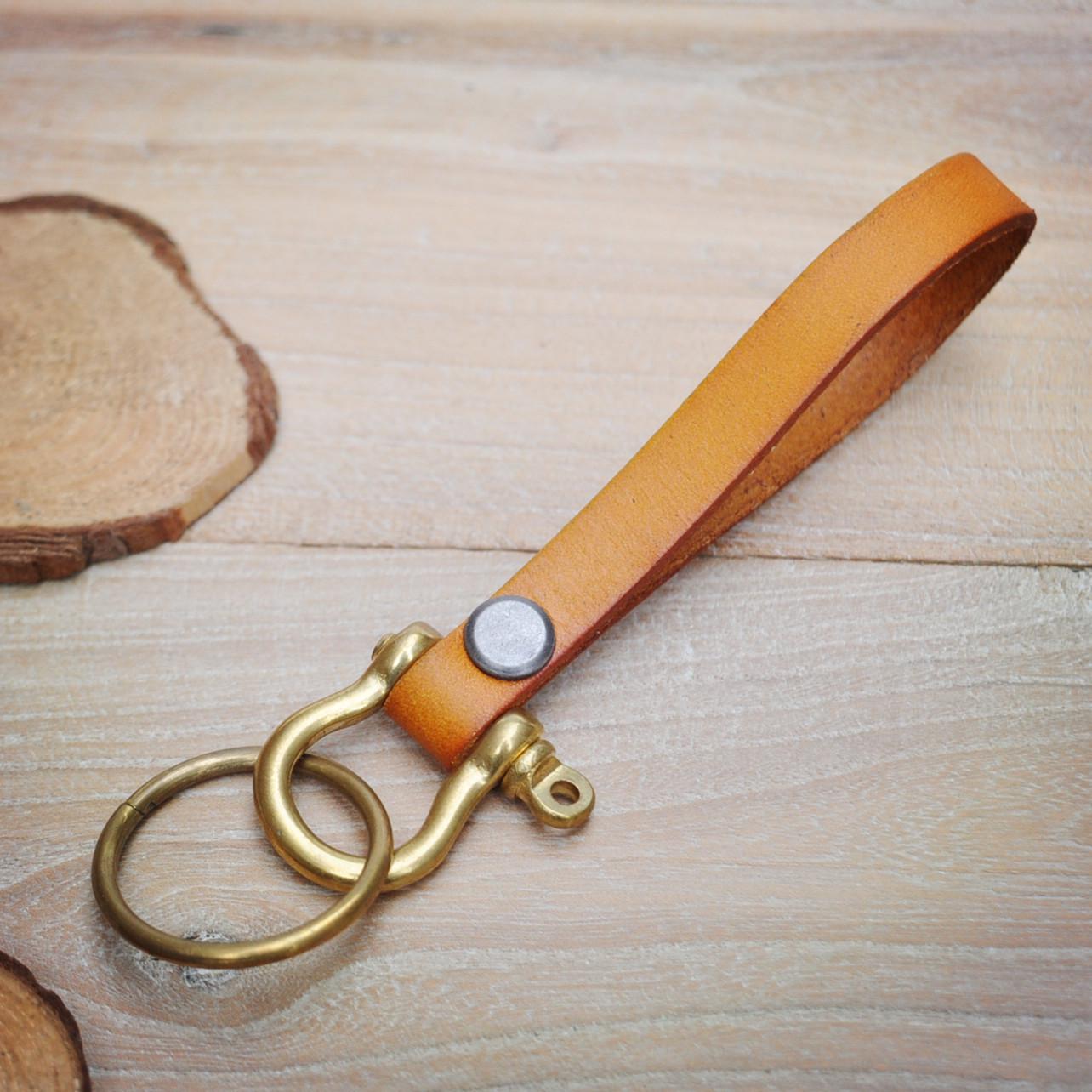 

Брелок для ключей из коровьей кожи растительного дубления с латунной пряжкой в форме подковы - ретро-дизайн верблюд