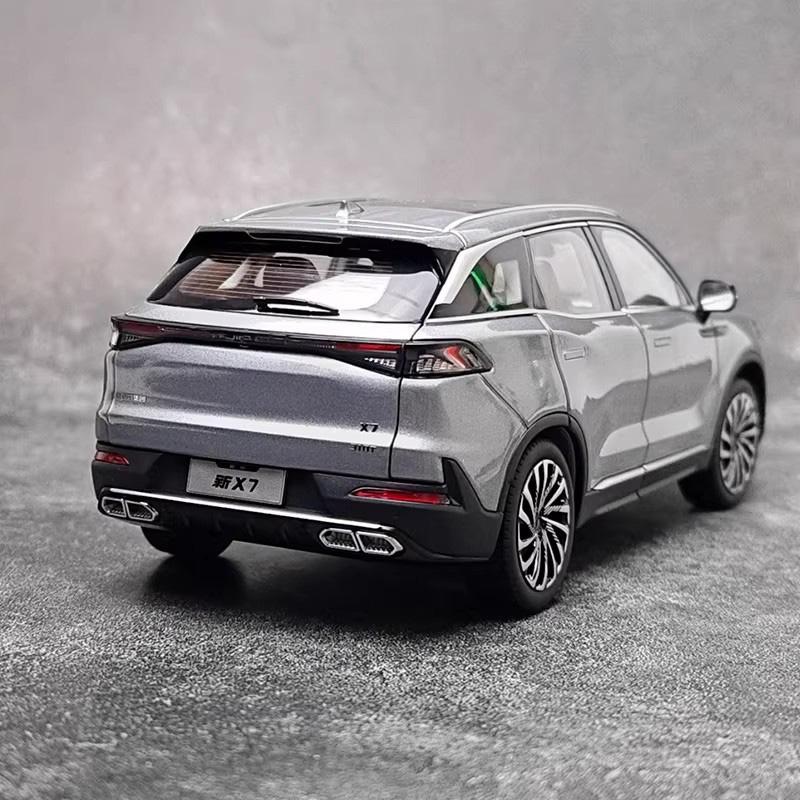 Original 1:18 scale alloy car model for the new X7 new energy SUV, perfect for collectors