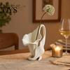 Jarrón de Aspecto Cerámico Abstracto Adorno de Lirio de Calas Impreso en 3D, Elegante Soporte para Flores Blanco Crudo Mate con Base Espiral Estable, Decoración de Escritorio Minimalista para