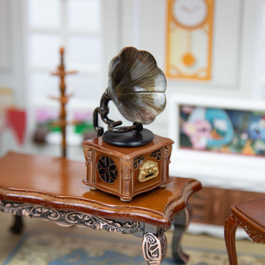 Realistic Miniature Phonograph Dollhouse Decor Vintage Design for Nostalgic Collectors and Home Decoration