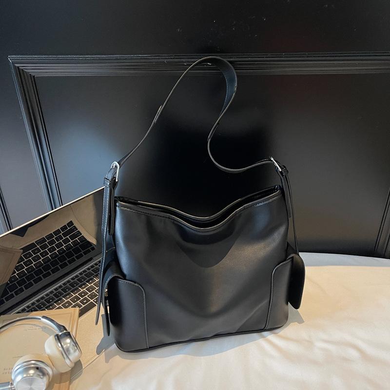 Bag women's new soft waxy bucket bag tote bag shoulder messenger bag commuter underarm bag large capacity trendy bag