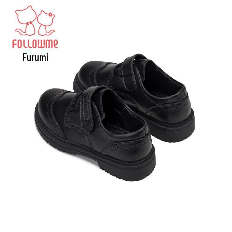 Jungen Lederschuhe im britischen Stil