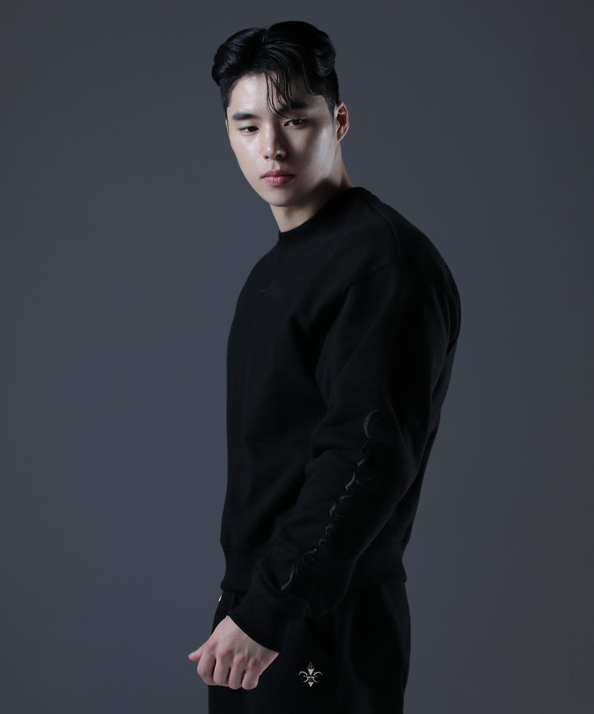 CARMID Lettering Noble Black Embroidered Sweatshirt