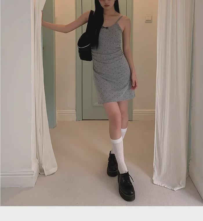 Retro Graues Gepunktetes Spaghettiträger Taillenbetontes Kurzes Kleid