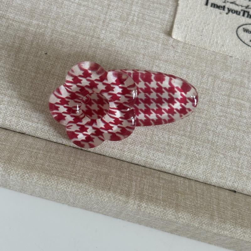 

Adorable Plaid Floral Hair Clip for Students - Tames Bangs and Frizz