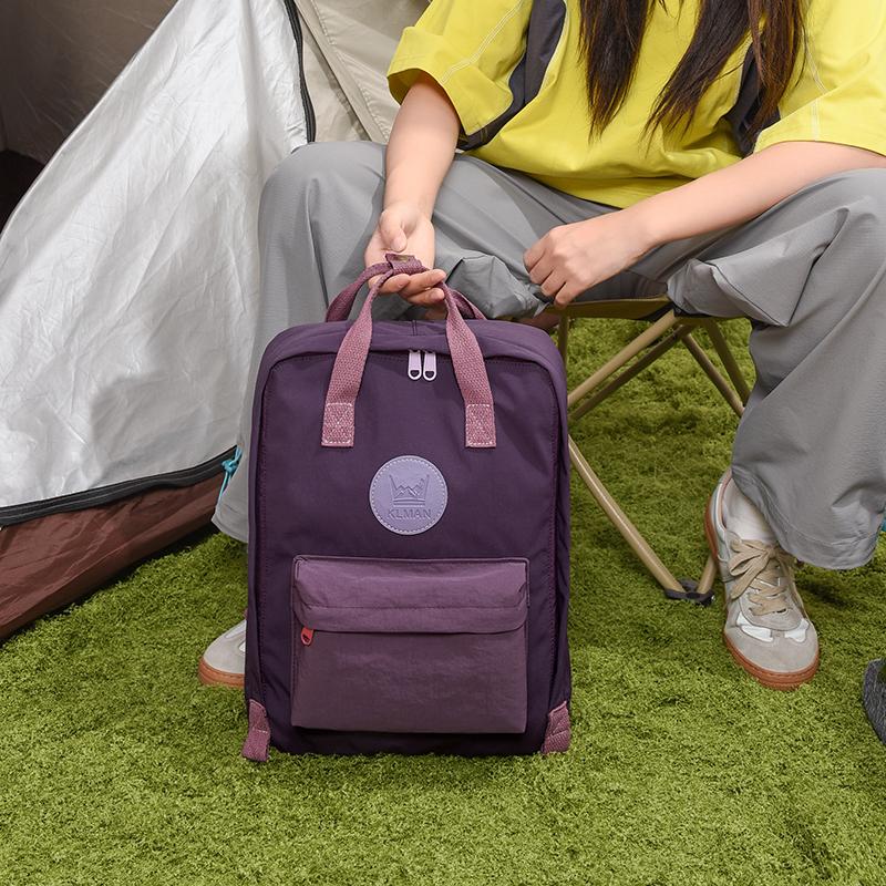 Farbblock-Rucksack mit Fronttasche und gepolsterten Schultergurten