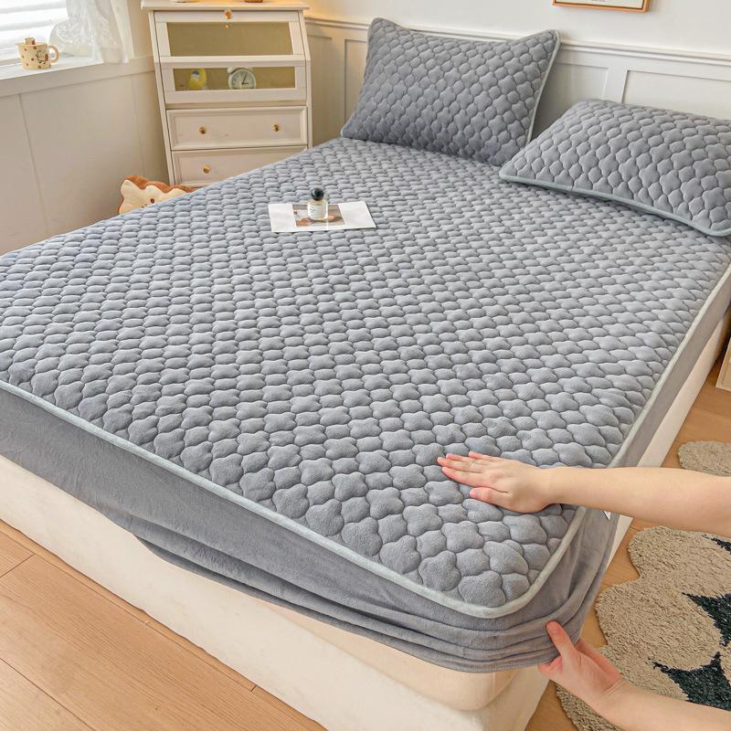 Thickened Milk Fleece Laminated Cotton Bed Hat Three-piece Household Mattress Non-slip Bed Cover Simmons All-package Protection Cover