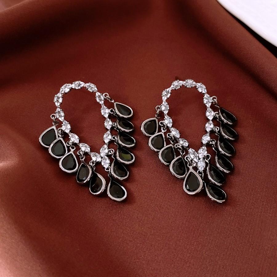 Silver Needle Diamond Oval Pendant Fringed Earrings Medieval Vintage Court Style Stud Earrings Light Luxury Retro Earrings