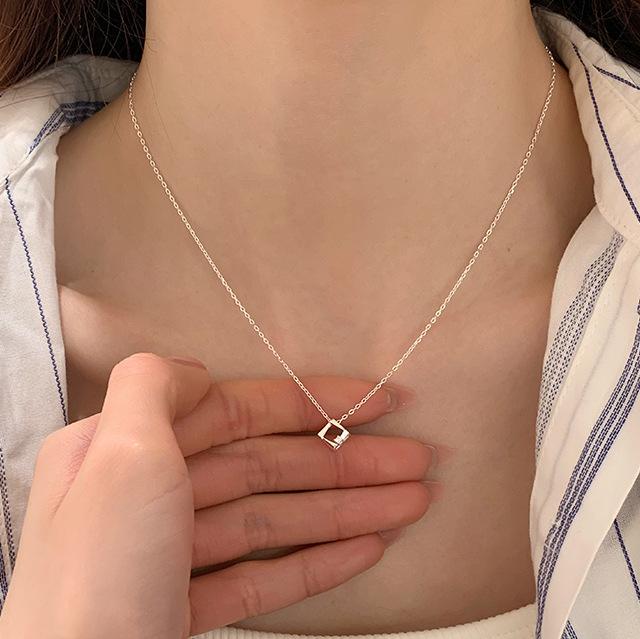 

Geometric Cube Necklace For Women Minimalist Stylish High-End Small Luxury Choker Chain Daily Wear Versatile Jewelry