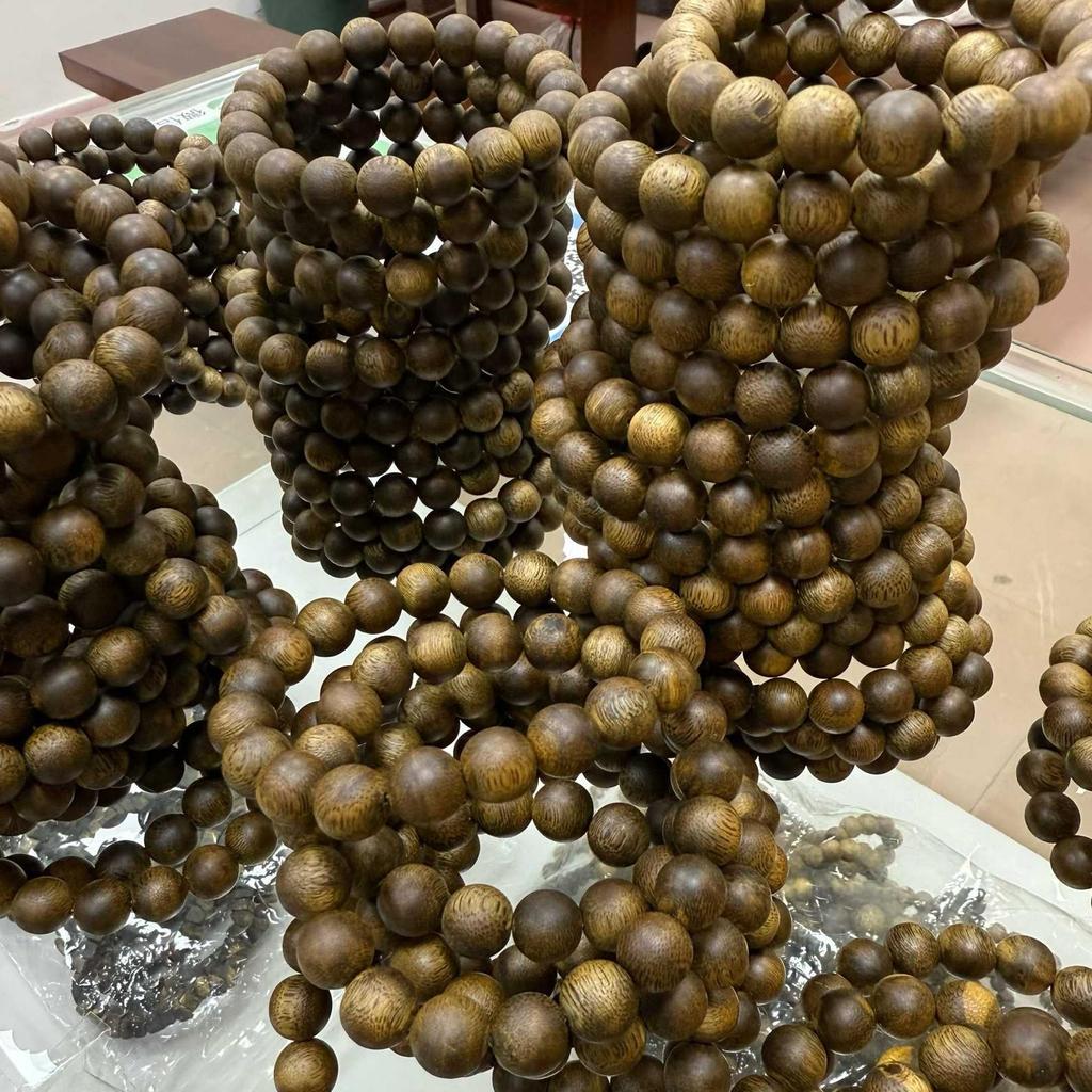 Dianbai Agarwood Yingge Green 10mm Qinan Bead Bracelet - Classic Agarwood Prayer Beads
