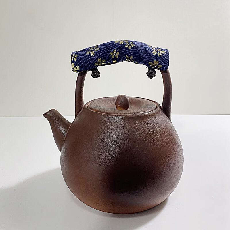 Керамический чайник из вулканического камня