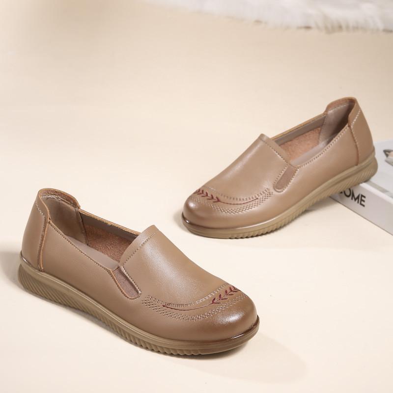 

New mother shoes single shoes comfortable soft sole flat sole middle-aged leather shoes middle-aged and elderly non-slip elderly women s shoes sprin 41