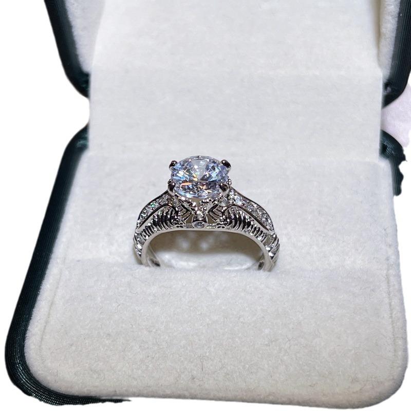Soft and Versatile Line Ring Zircon Diamond Set Wedding Ring