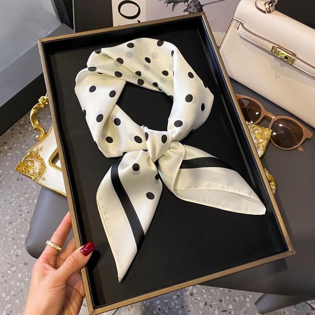 2024 New Fashion Print Square Scarf Women's Imitation Silk Scarf Casual Versatile Decoration Small Neck Scarf 70CMx70CM