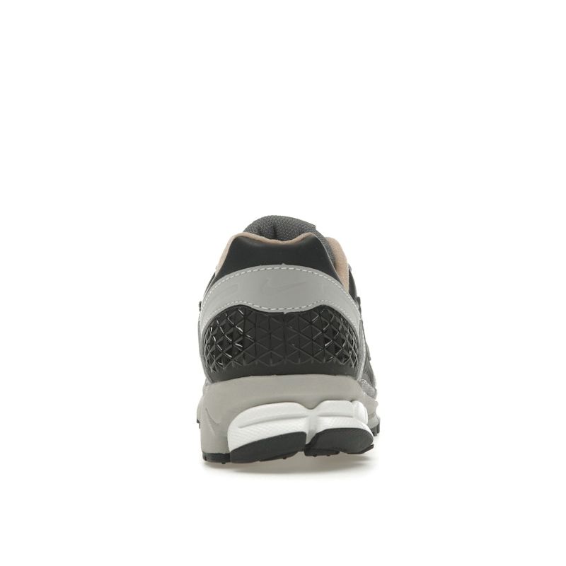 Nike Air Zoom Vomero 5 Dark Smoke Grey Vachetta Men Sneakers Light-Smoke-Grey Vachetta-Tan Summit-White HV5982-001