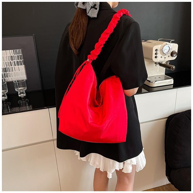 Canvas Bag Women's Large Capacity 2025 New Summer Simple Versatile Messenger Bag Pleated College Student Tote Bag