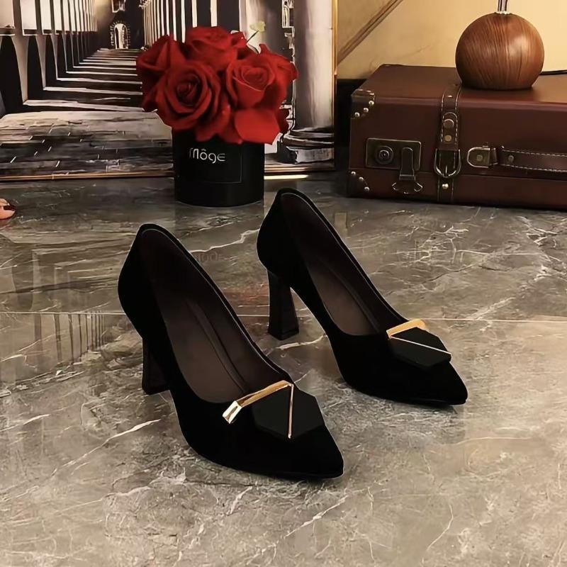 Pointed soft sole shallow mouth single shoes women's spring and summer new outer wear fashion commuter temperament high heels