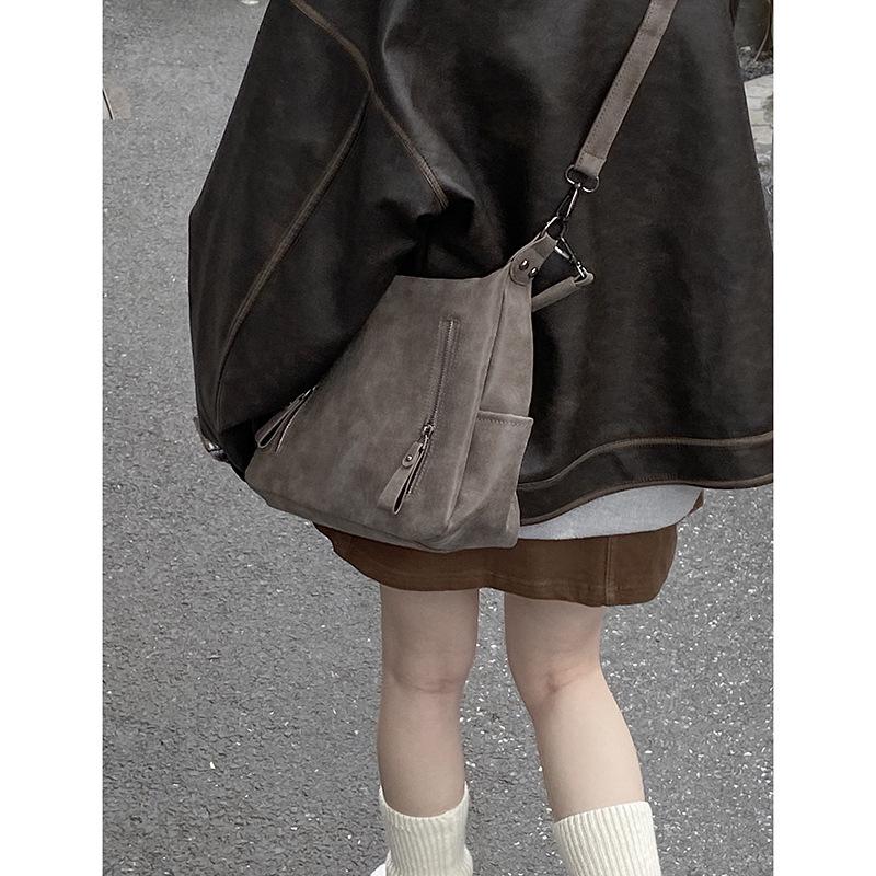 

Autumn/Winter 2025 Meillard Retro Women s Large Capacity Tote and Shoulder Bag серый