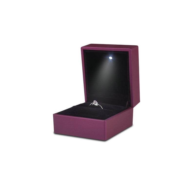 

Luxe Velvet LED Jewelry Box - Elegant Diamond Ring Display