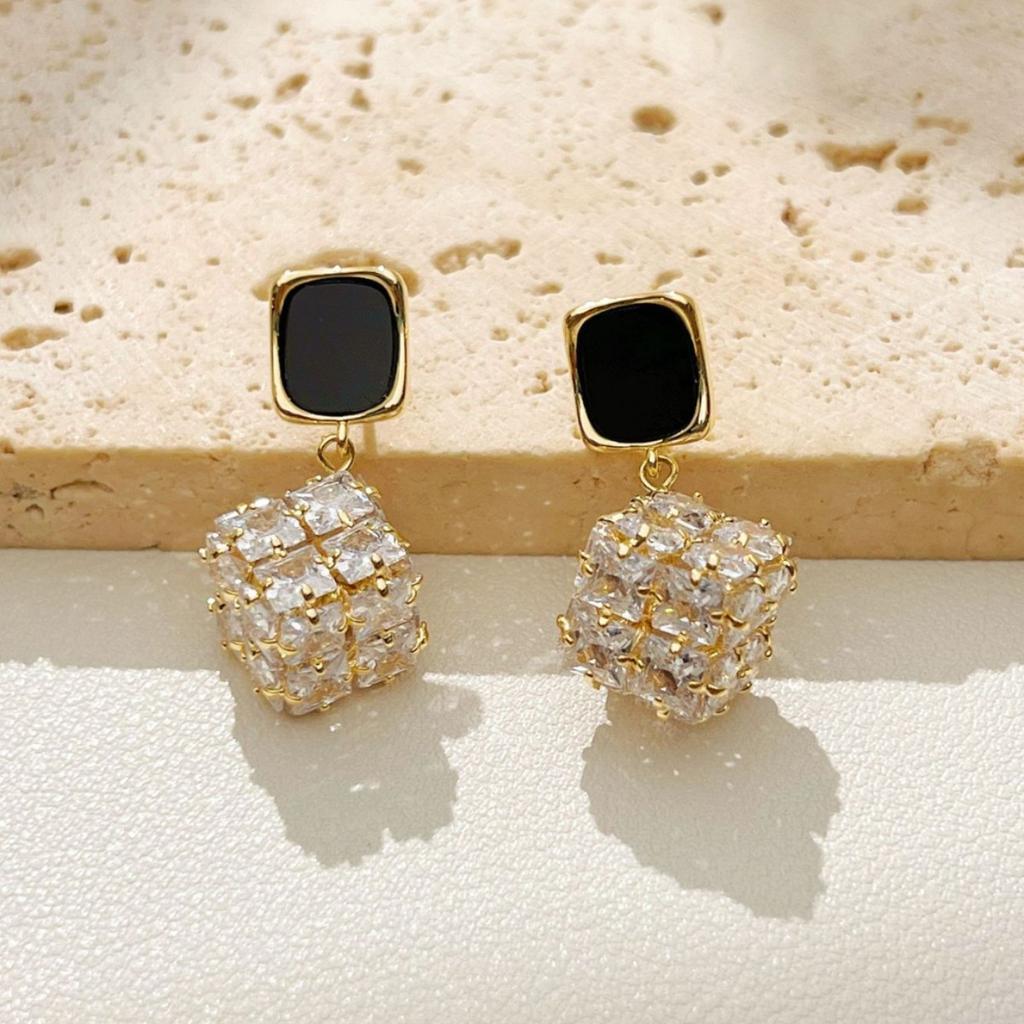 High-end square zircon earrings, fashionable commuting earrings, women's light luxury personalized earrings