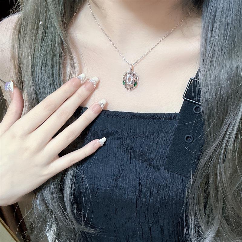 Women's Crystal Snake-Shaped Necklace, Niche Design, Luxurious Clavicle Chain, Elegant Sweater Chain