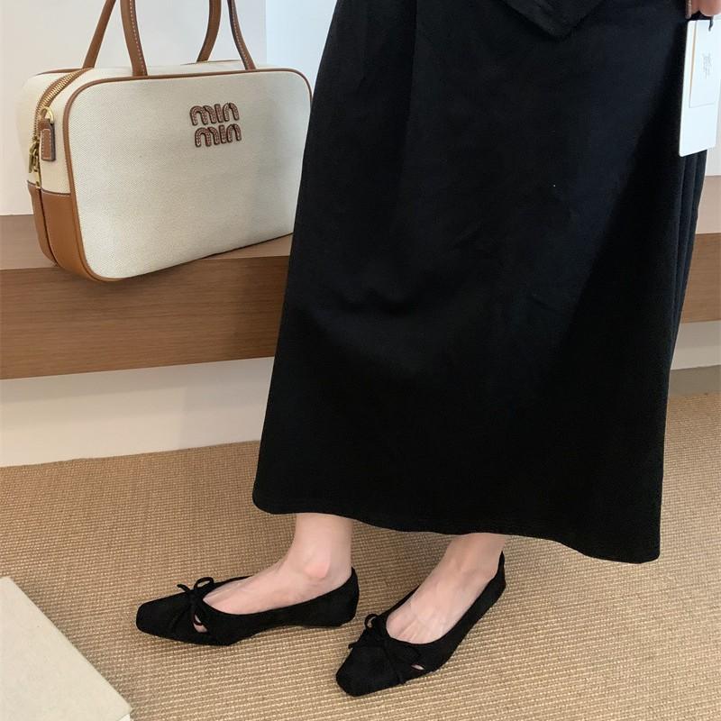 Französische duftende flache Sohle quadratischer Kopf rote Schleife Einzelne Schuhe Damenschuhe 25 neuer Frühling vielseitig sanfte Pendlerschuhe