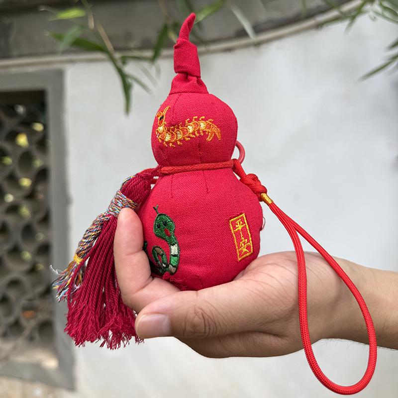 Embroidered Five Poisons Mugwort Sachet Gourd Pendant - Dragon Boat Festival Souvenir Gift