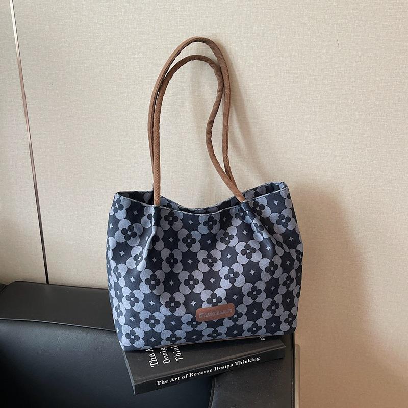 Large-capacity tote bag women's new summer fashion casual versatile shoulder bag niche commuter bag
