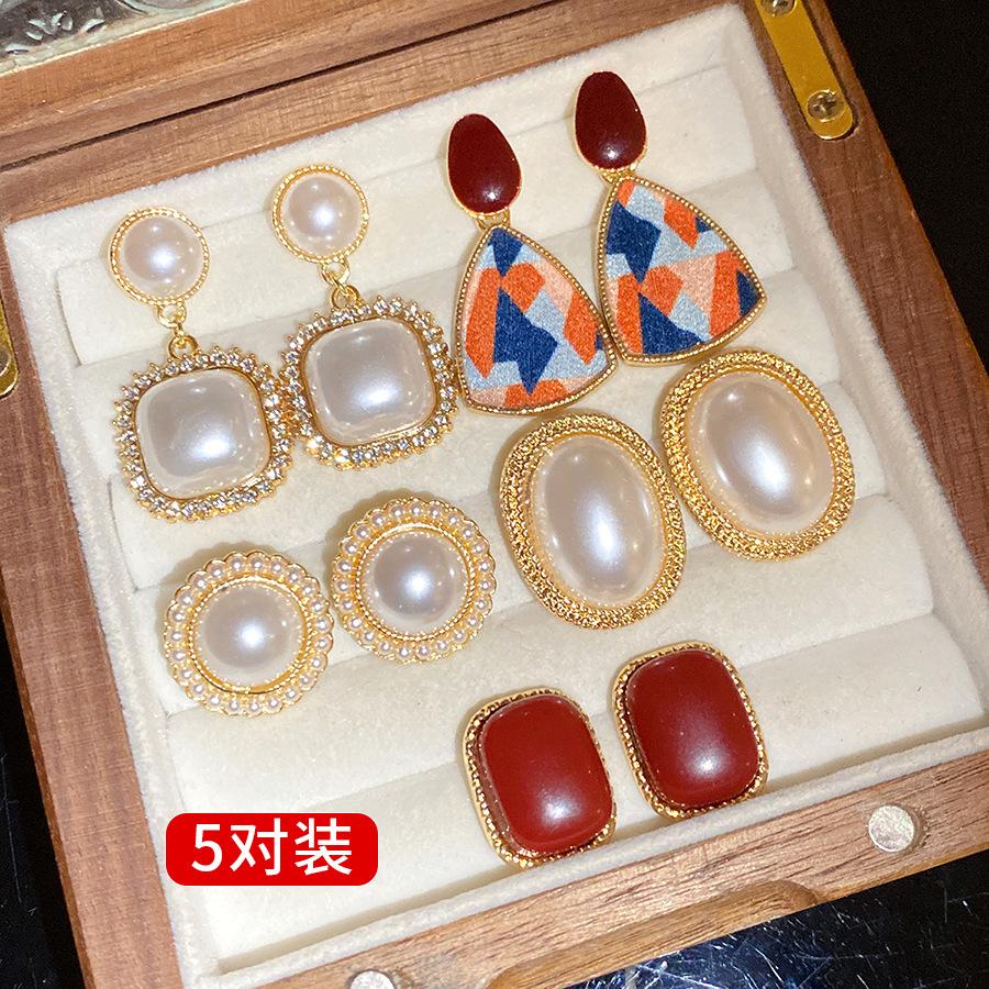 

Silver Needle Diamond Pearl Round Earrings Set French Retro Fashion Temperament Earrings Light Luxury Premium Earrings Women
