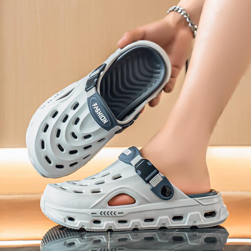Sandals are fashionable and versatile, personalized and trendy, two-wear travel, summer hole shoes, hollow thick soles, comfortable sandals