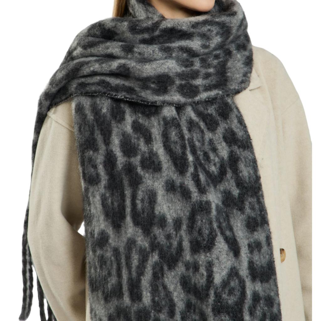 Autumn and Winter New Retro Leopard Print Fringed Scarf Women's Warm Versatile Shawl High-end Fashion Fringed Scarf