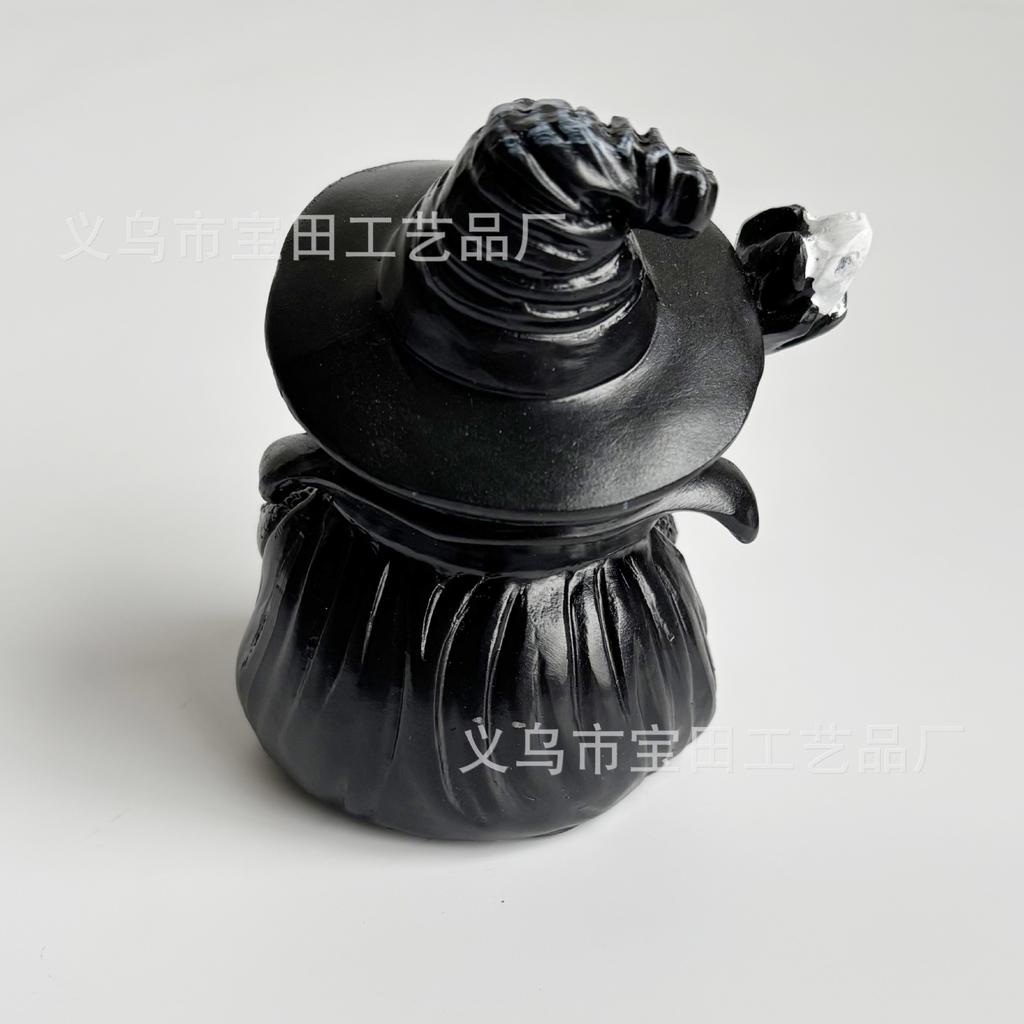 The Resin Witch Frog Statue Is Suitable for Home Decorations with Black Hats and Skeletons
