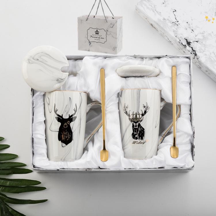 Elegant Marble Pattern Mug with Gold Trim, Spoon Lid, and Custom Logo - Ideal for Coffee or as a Souvenir Gift.