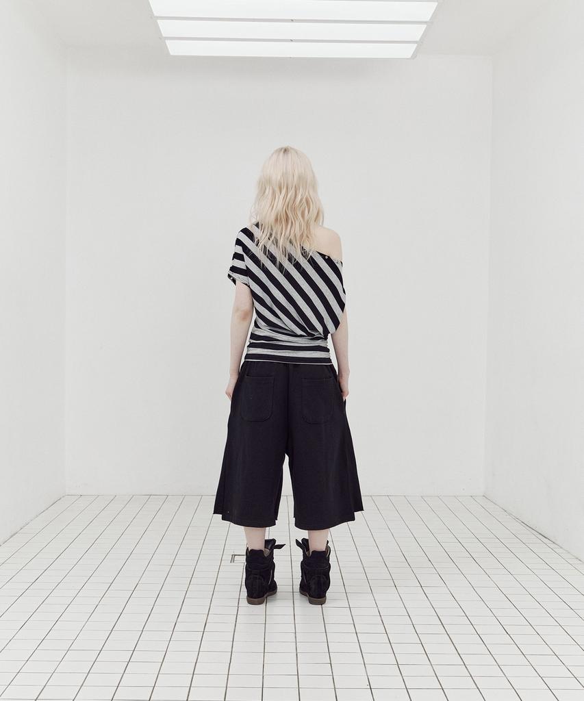 SETUP-EXE Stripe Eyelet Drape Top / Black