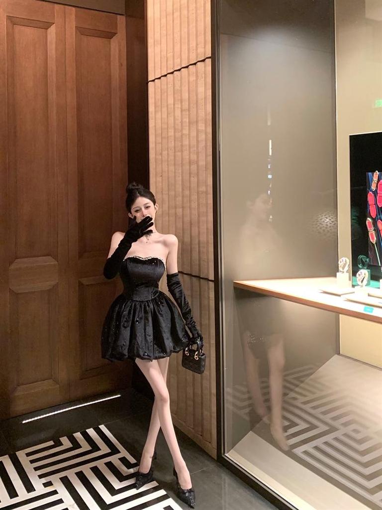 Elegant Off-Shoulder Princess Black Velvet Cinched Waist Dress with Puff Skirt