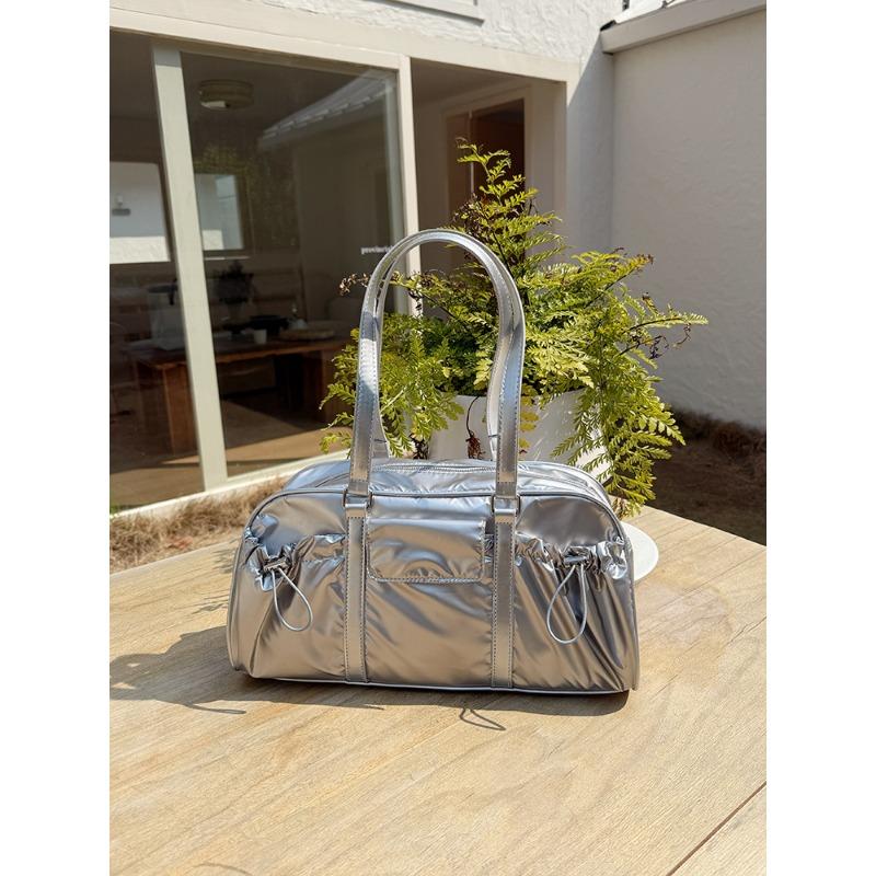 

Niche nylon cloth lightweight portable underarm bag women s new versatile large-capacity pillow shoulder bag tide серебряный