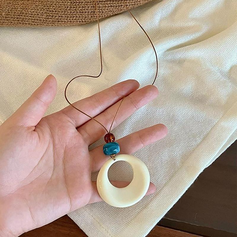 Brown Circle Woven Rope Necklace Women'S Minimalist  Cold Tone Vintage Style Resin Material Necklace Accessory