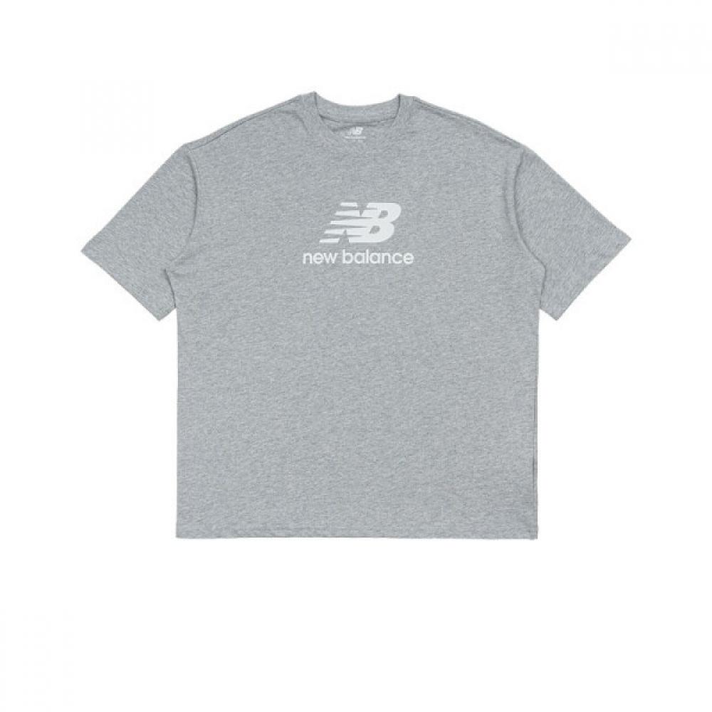 

New Balance Women S eSSenceS STacked Logo ShorT Sleeve T ShirT M(90)
