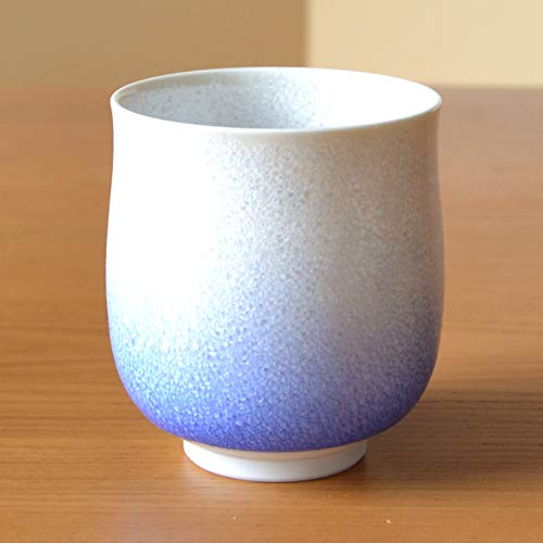 Arita-Porzellan-Teetasse, mit indigoblau gefärbtem Wassertropfenmuster, präsentiert in einer schönen Holzgeschenkbox. Baba Shinemon Brennofen, Hasami-Keramik, Präfektur Saga, große Größe.