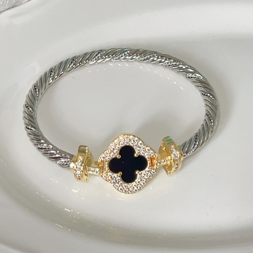 High End Fashion Micro Inlaid Zircon Clover Bracelet with Gold Plating for Women's Jewelry