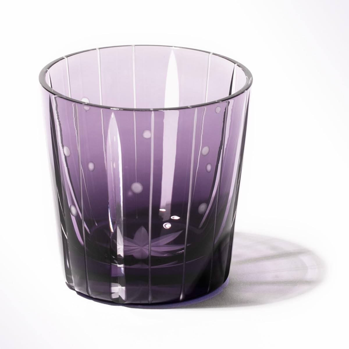 

Официальные прямые продажи от Taiburo Edo Kiriko Стакан для холодного саке с ромбовидным полосатым узором, деревянный, изготовлено в Японии, мастерская (Эдо Пурпурный) TB99352M, Коробка,