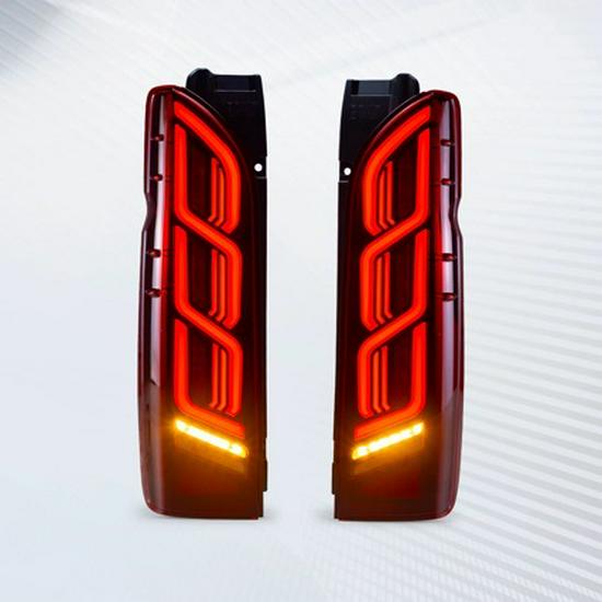 LED Taillight Assembly with Sequential Turn Signals for 05-18 Toyota Hiace красный