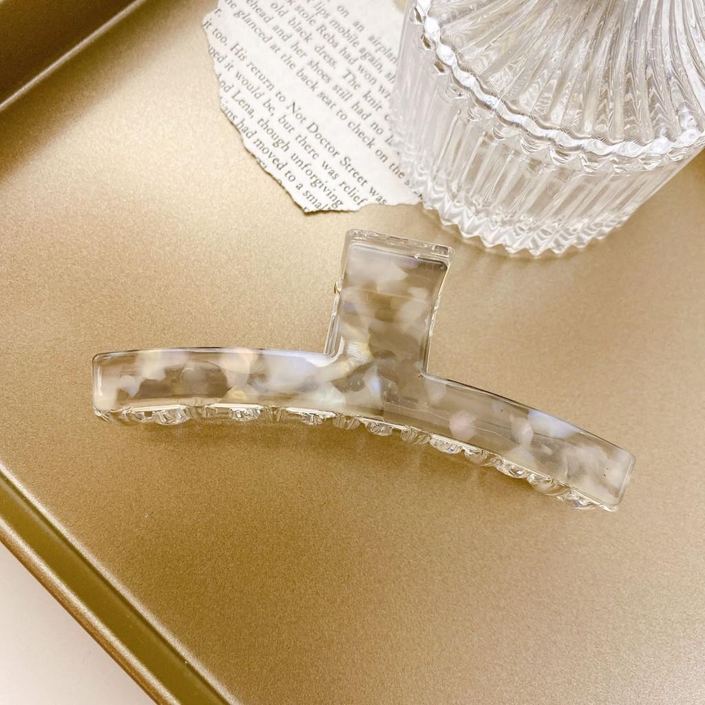 Chic Handcrafted Acetate Hair Claw In Geometric Design Ideal For Fashionable Women