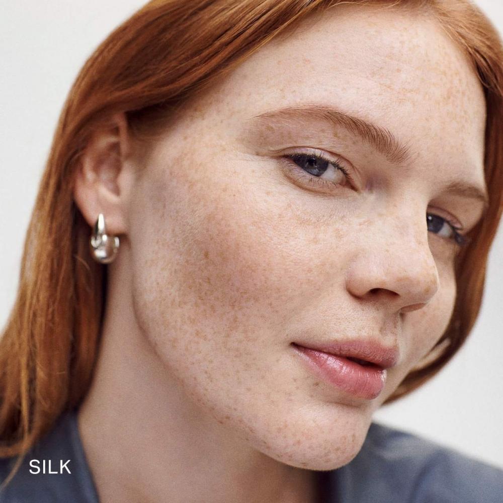 Merit Der Minimalist Perfektionierender Teint Foundation Und Concealer Stick 0,23 Unzen Seide Sehr Hell Warm